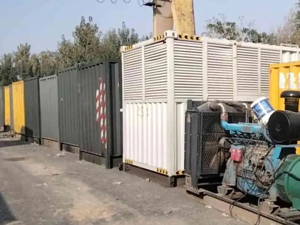 新州镇200KW柴油发电机机组每小时油耗是多少？